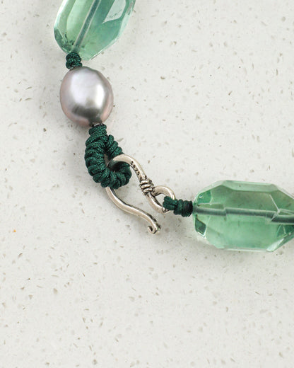 Green Shadow — Grey Pearl Bracelet
